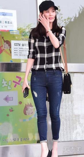 学秀智徐贤衬衫+女人的衣柜里面其实只需要这7件衣服这么美 学秀智徐贤衬衫+裤装 基础款也可以这么美