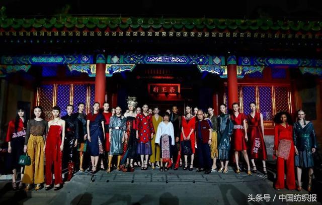 一针一绣呈现传统之美,2018中国非遗服饰秀拉开序幕 一针一绣呈现传统之美,2018中国非遗服饰秀拉开序幕