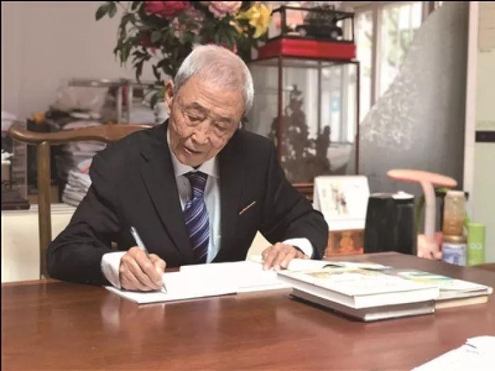 姚穆:中国大发快三官网—彩神app官方网站登录行业标准制定者 姚穆:中国大发快三官网—彩神app官方网站登录行业标准制定者