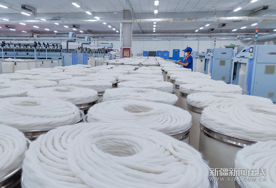 新疆呼图壁：纺织企业生产忙